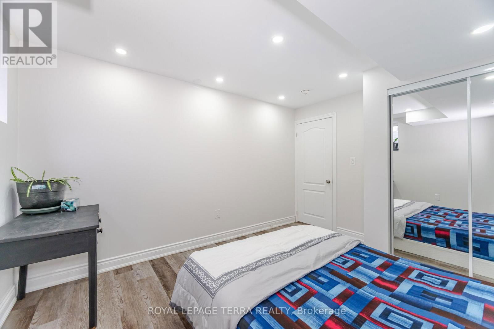 15 VERSAILLES CRESCENT Image 43