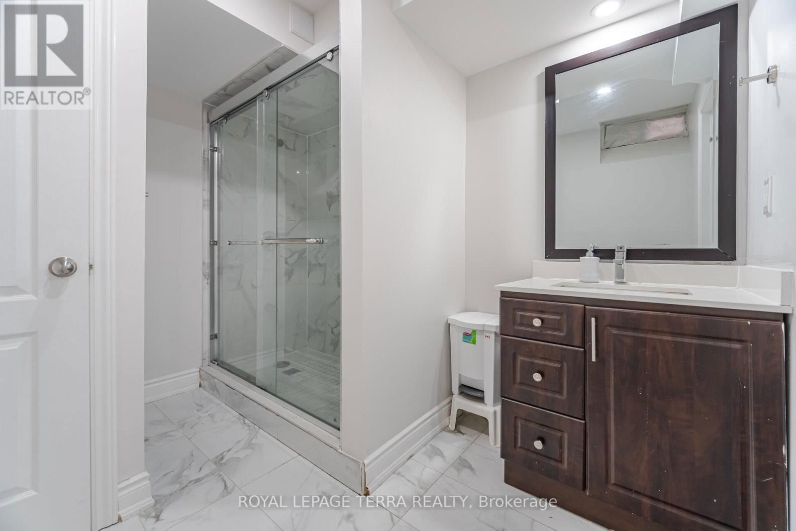 15 VERSAILLES CRESCENT Image 45