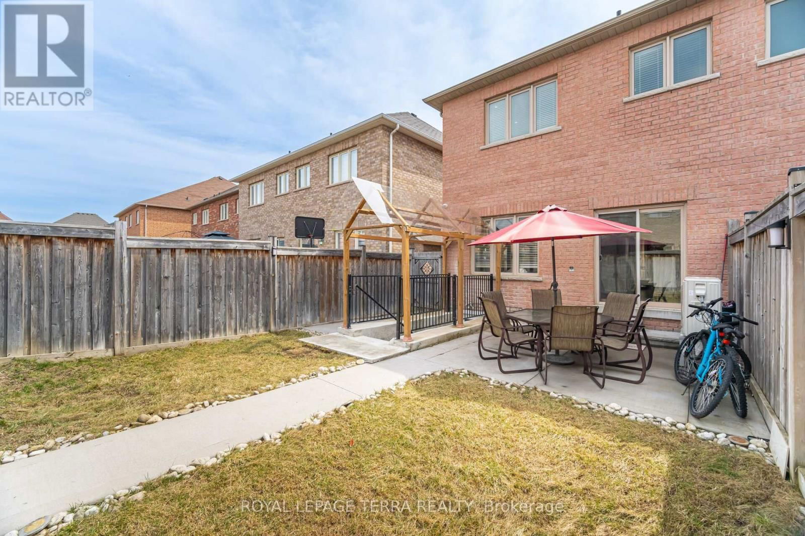 15 VERSAILLES CRESCENT Image 49