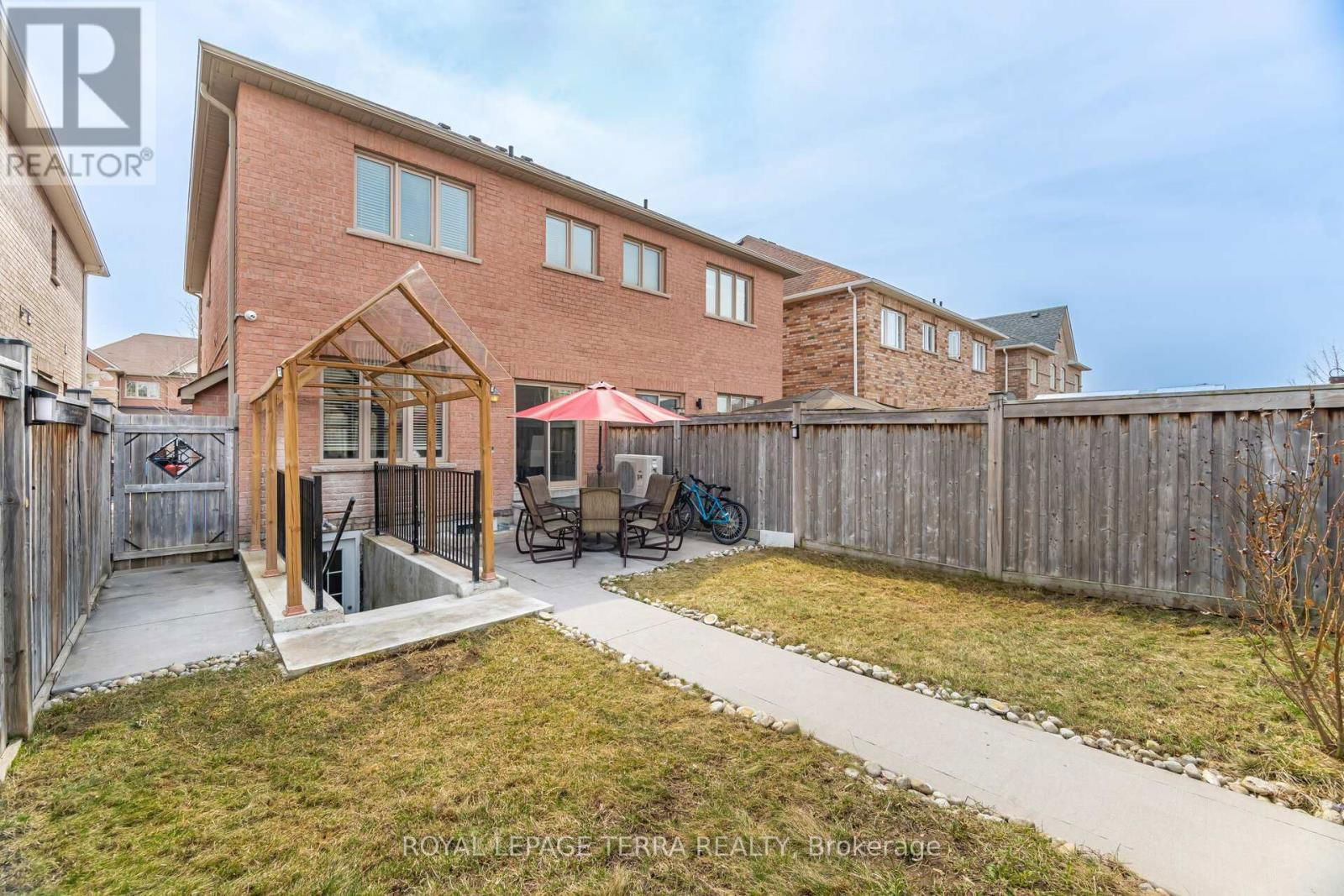 15 VERSAILLES CRESCENT Image 50