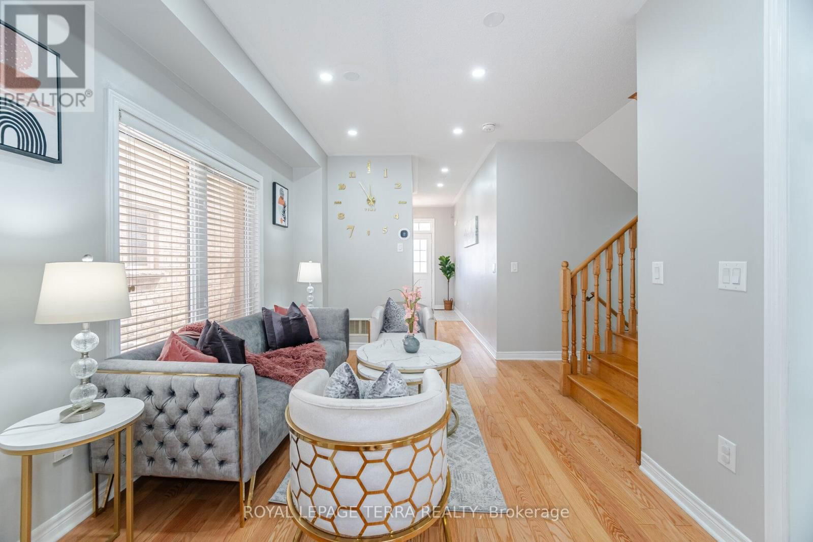 15 VERSAILLES CRESCENT Image 7