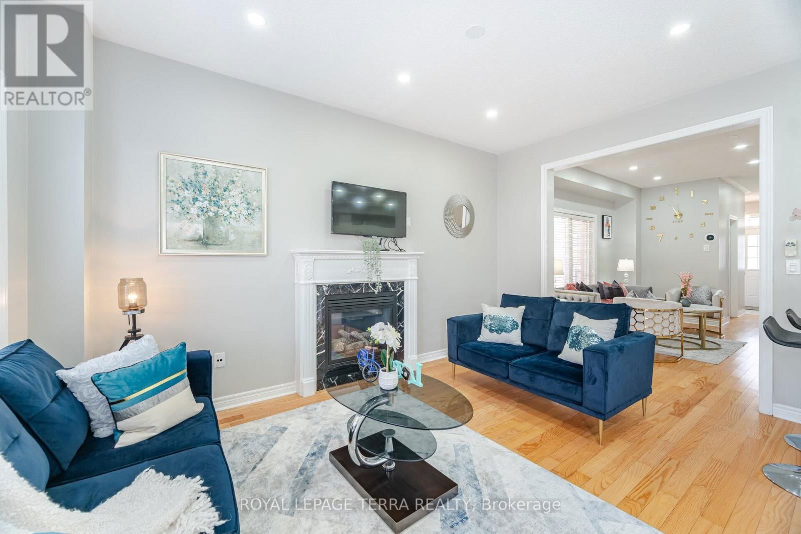 15 VERSAILLES CRESCENT Image 9
