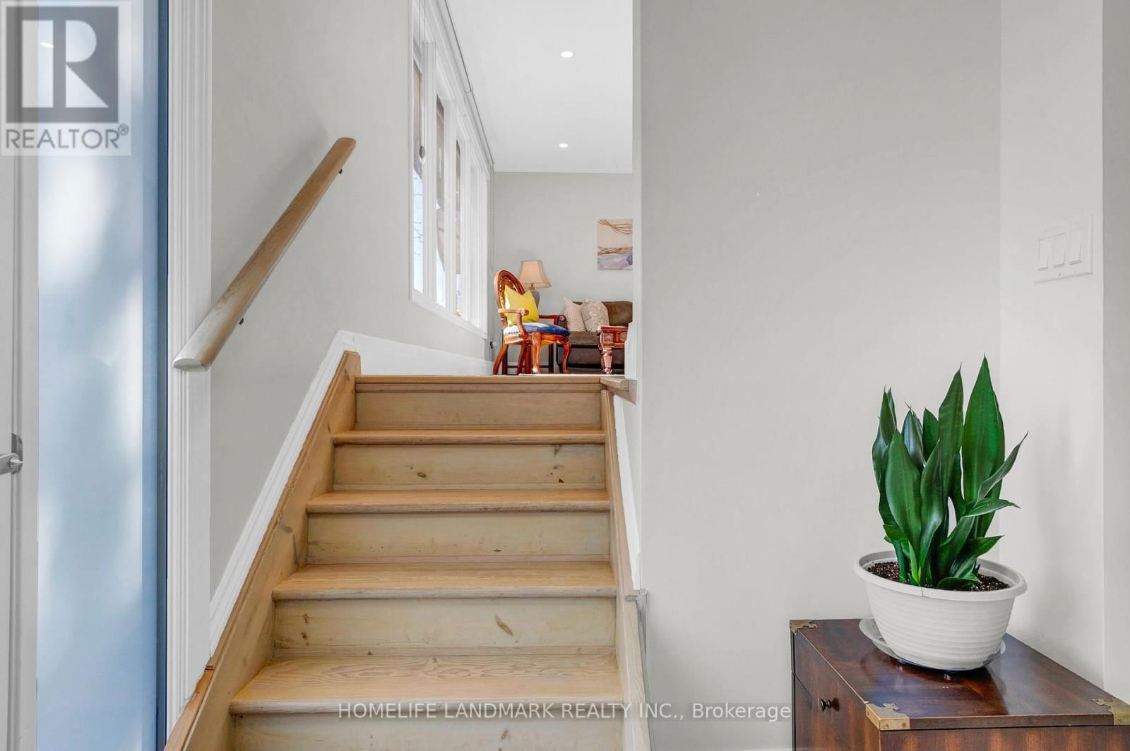 431 WALKER'S LINE Image 9