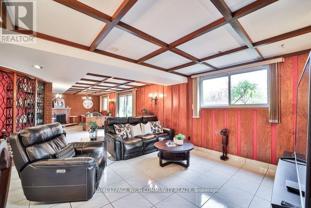 21 DISAN COURT Image 33