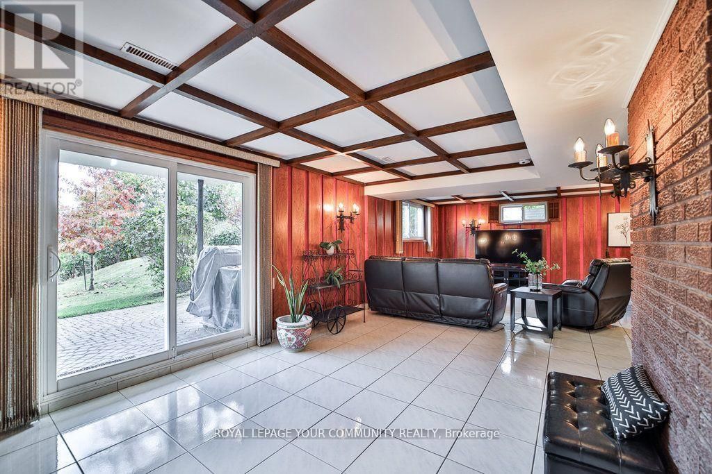 21 DISAN COURT Image 35