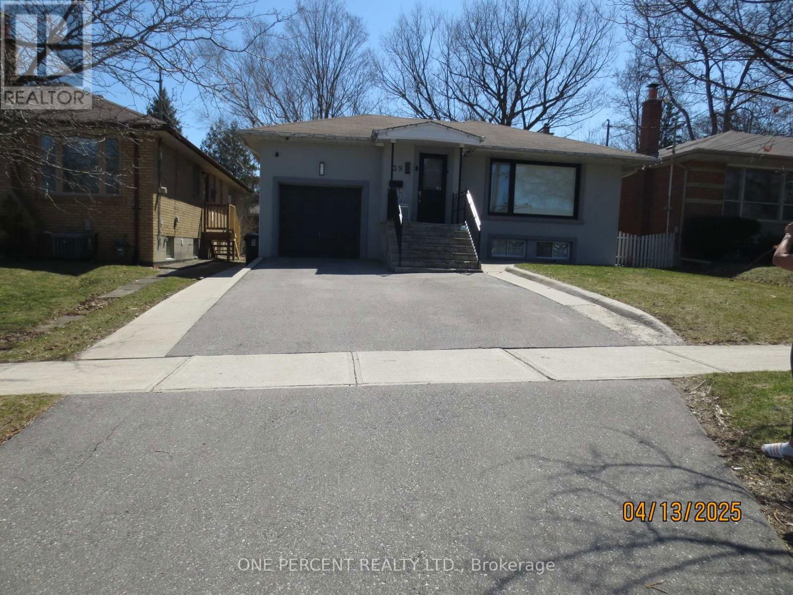 39 DECARIE CIRCLE Image 2