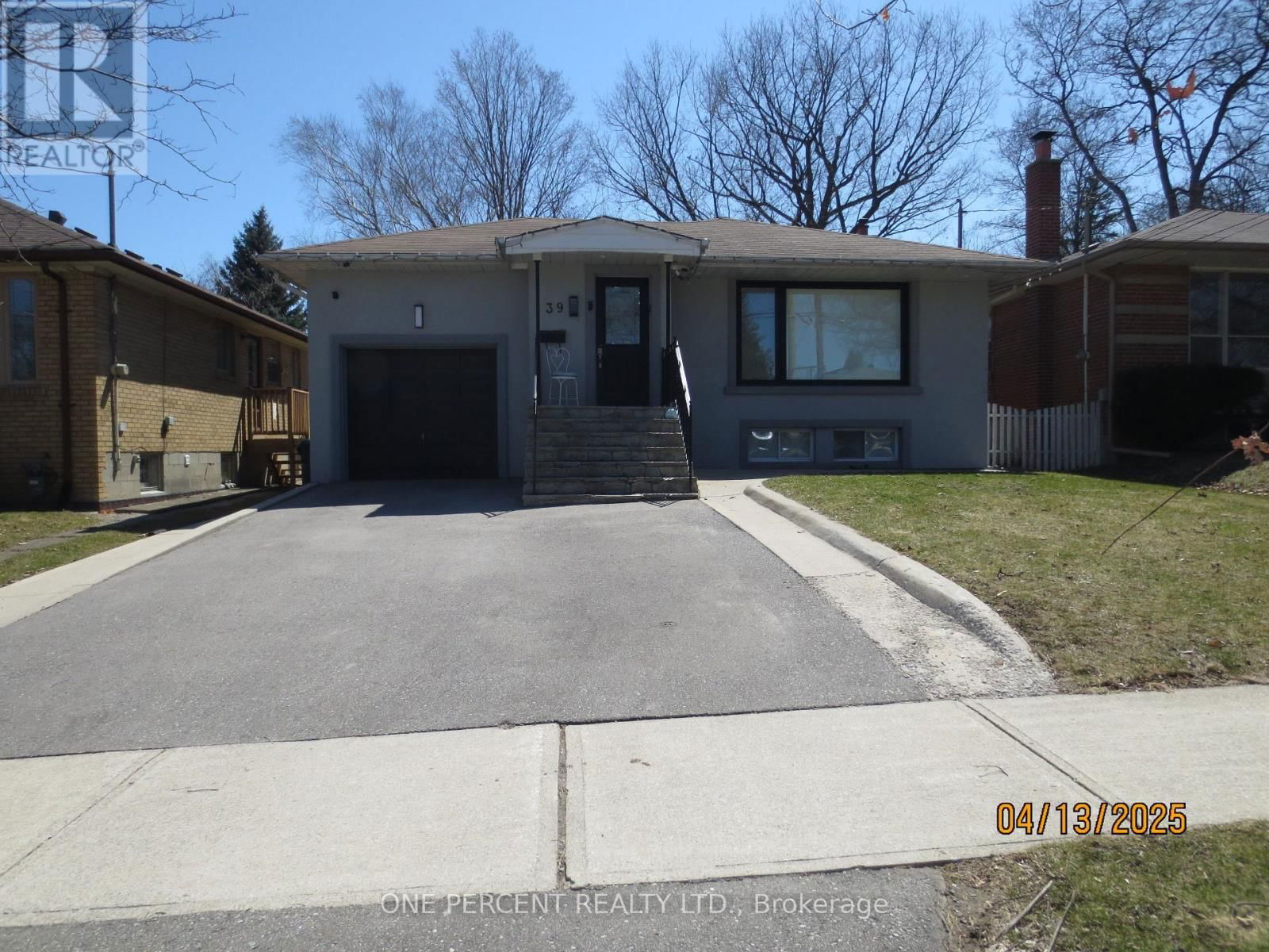 39 DECARIE CIRCLE Image 3