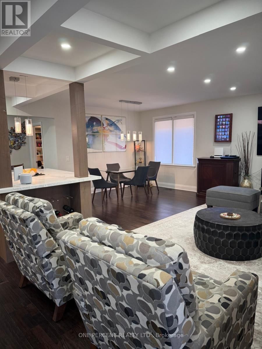 39 DECARIE CIRCLE Image 6