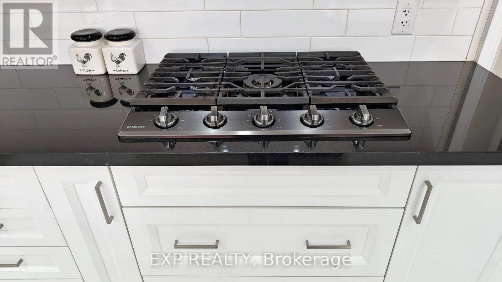 15 FROST STREET Image 17