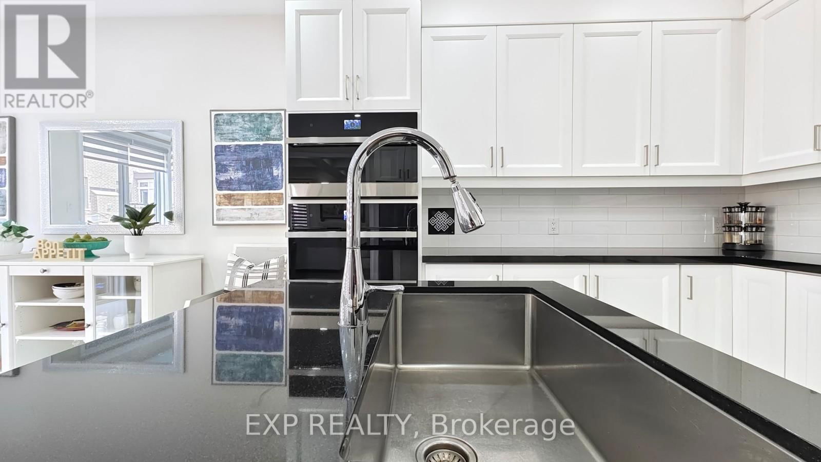 15 FROST STREET Image 18