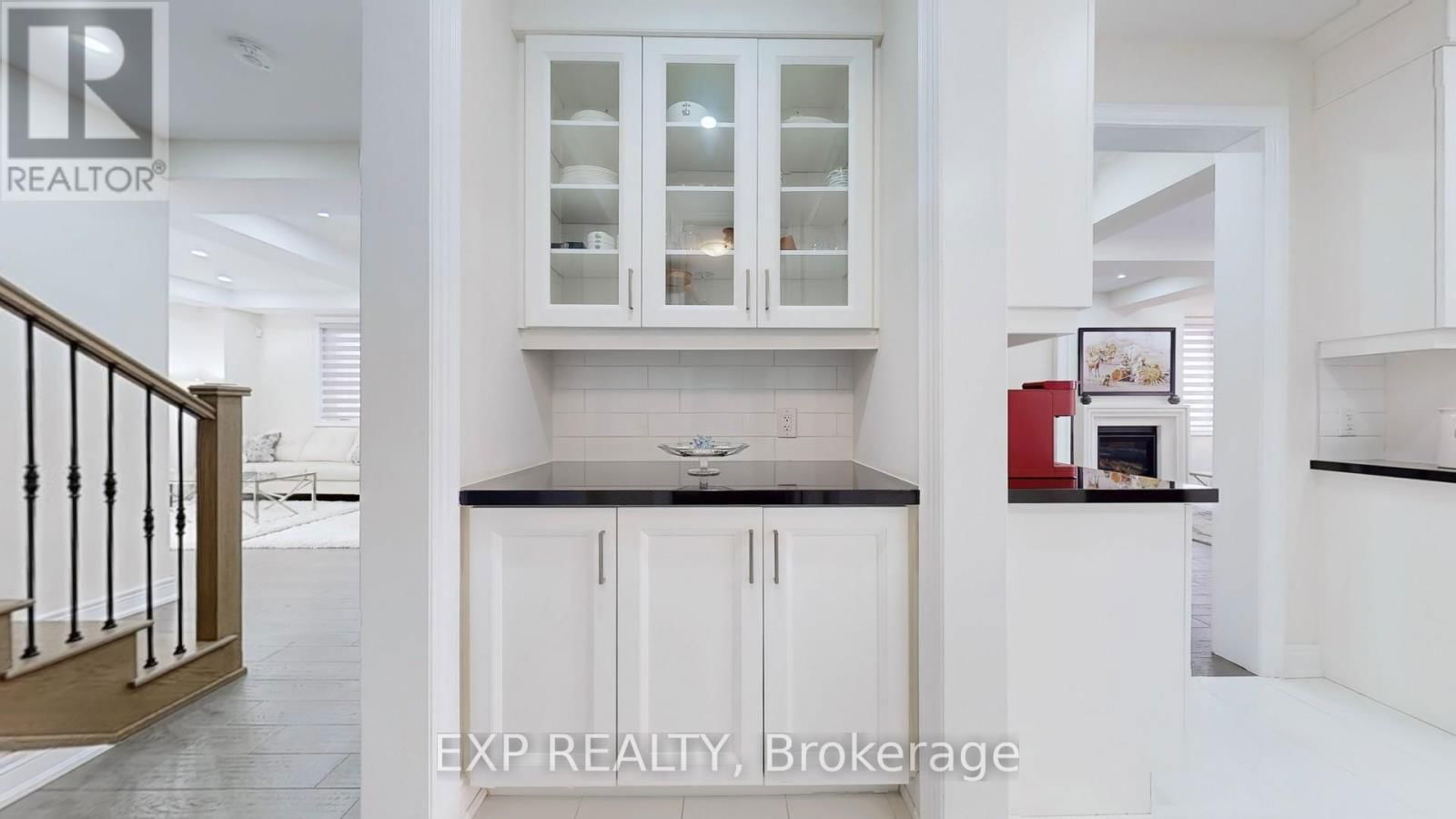15 FROST STREET Image 19
