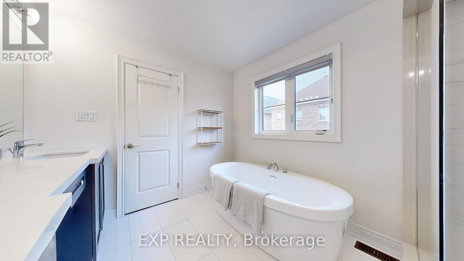 15 FROST STREET Image 31