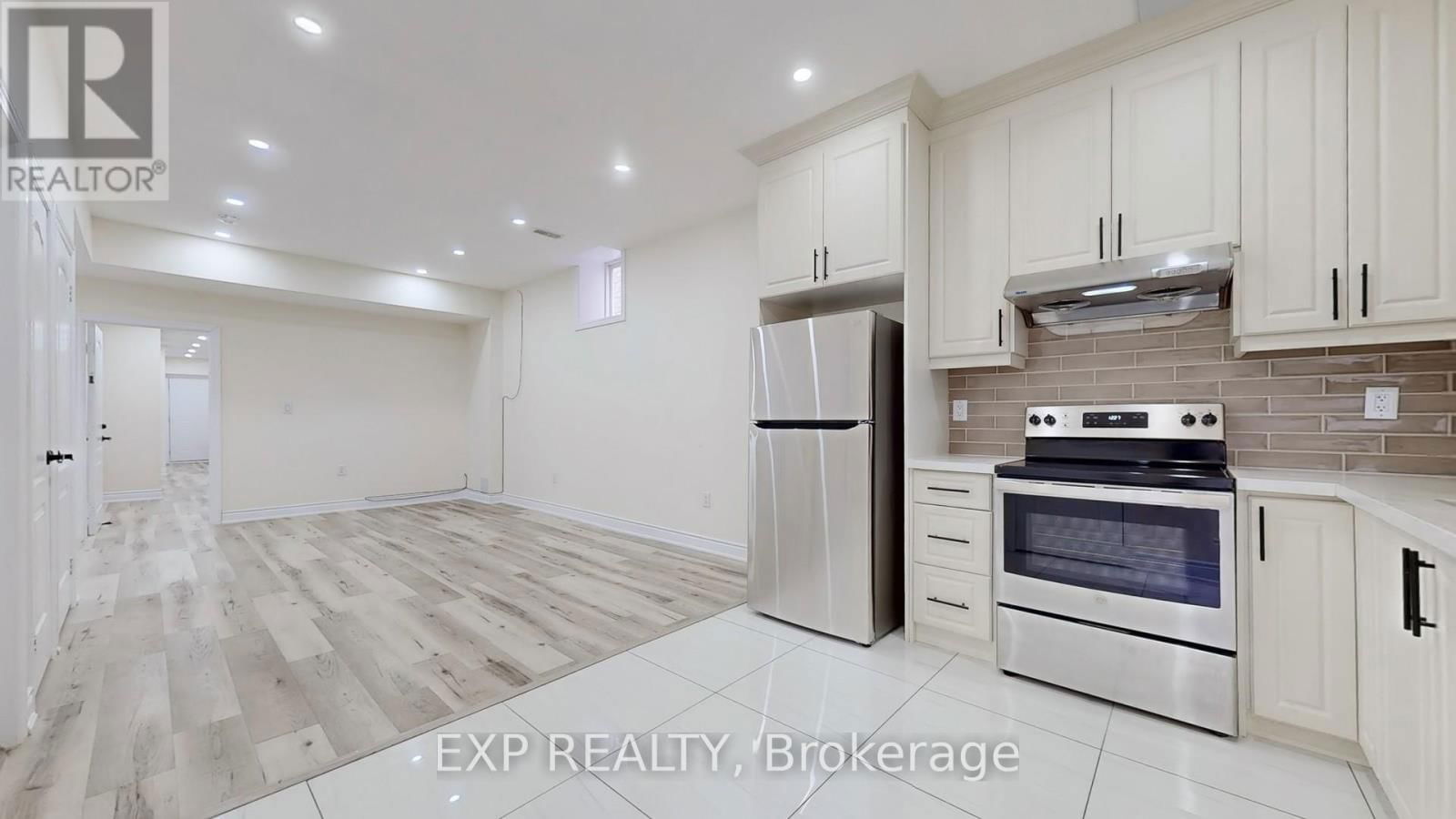 15 FROST STREET Image 45
