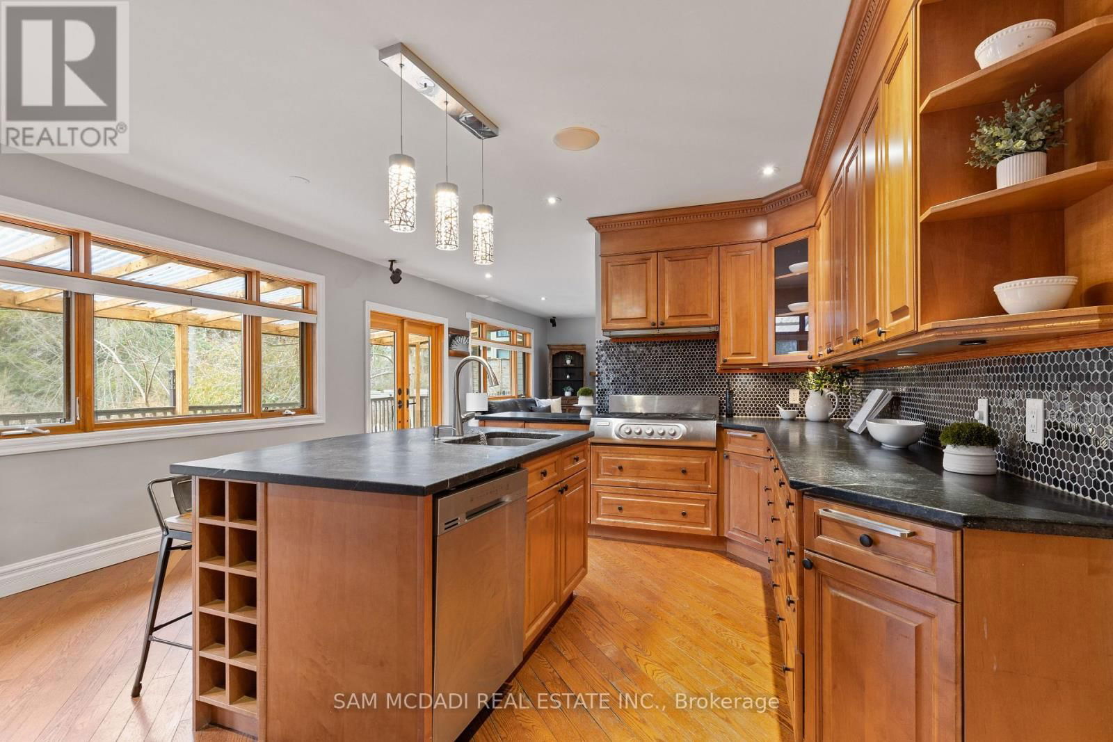 690 MEADOW WOOD ROAD Image 13