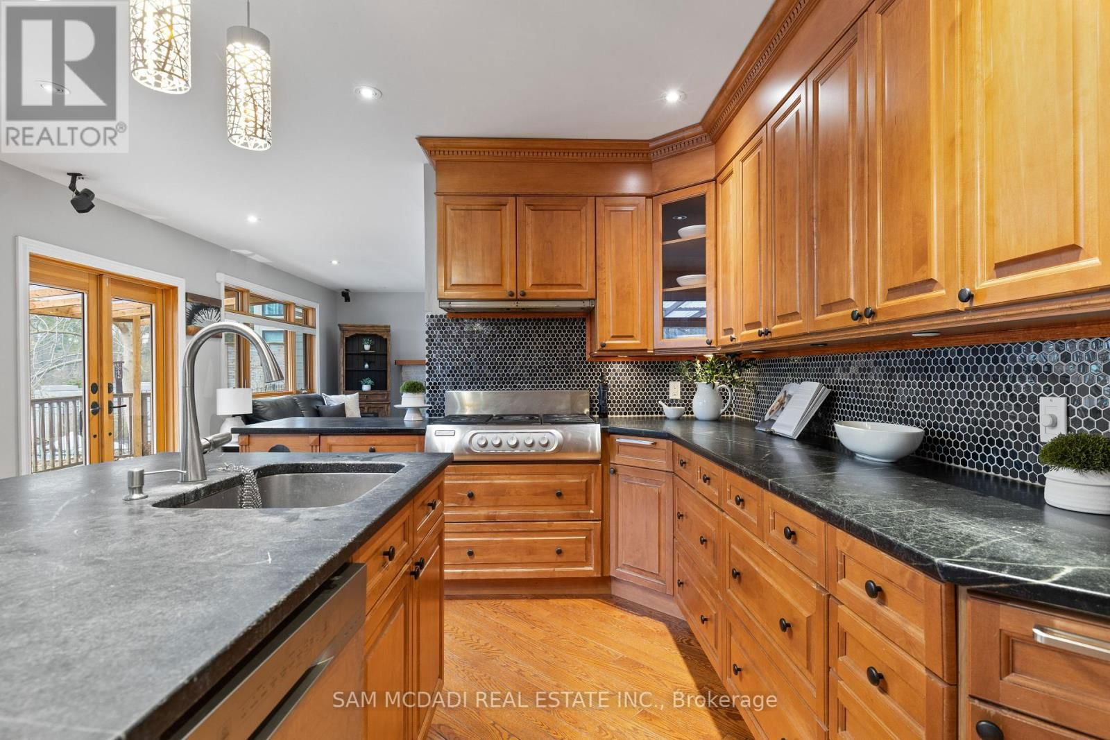 690 MEADOW WOOD ROAD Image 14