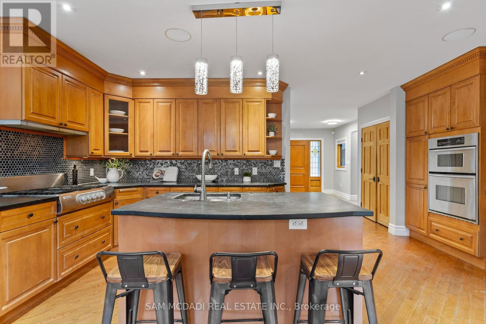 690 MEADOW WOOD ROAD Image 15