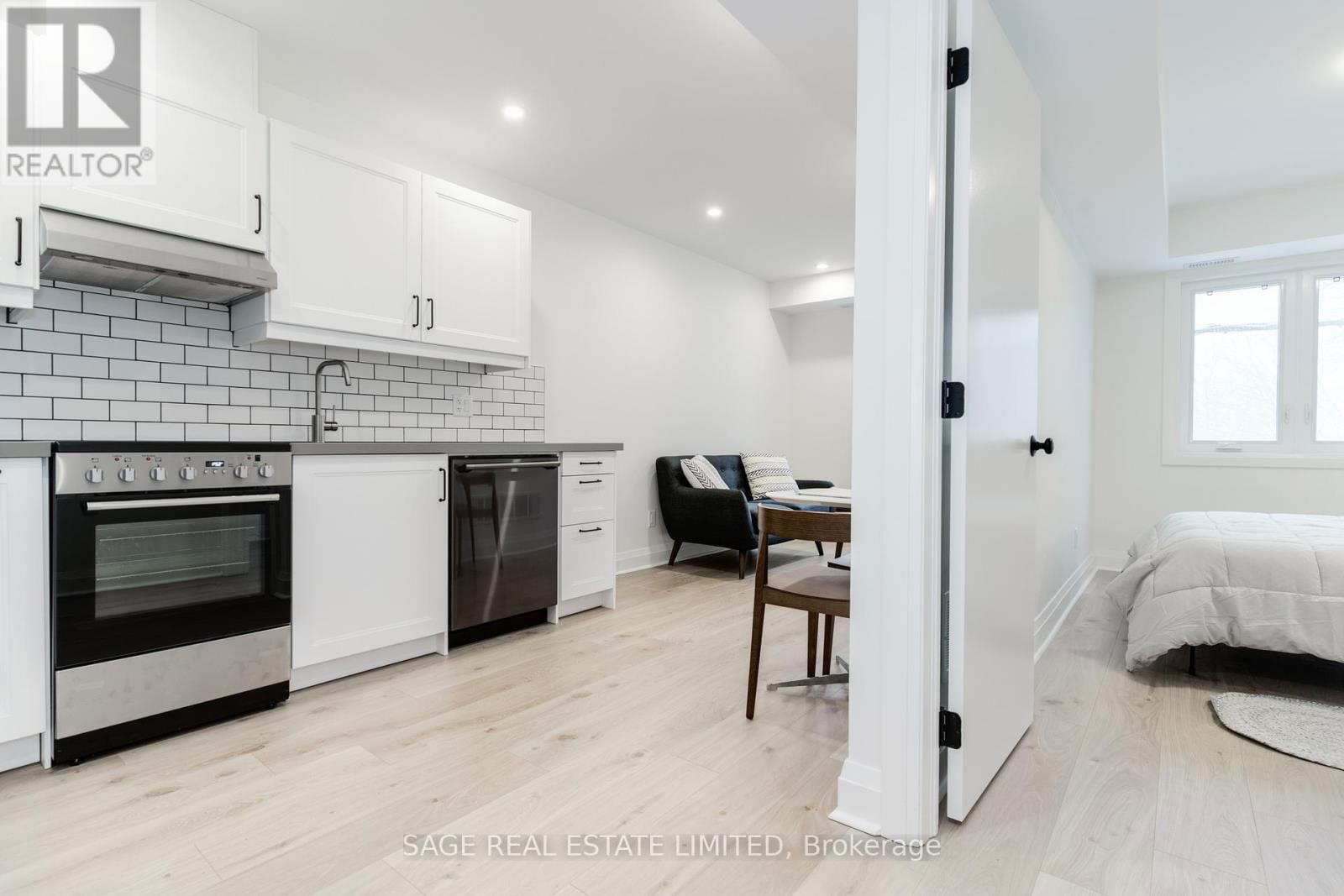 2 - 2413 DUNDAS STREET WEST Image 10