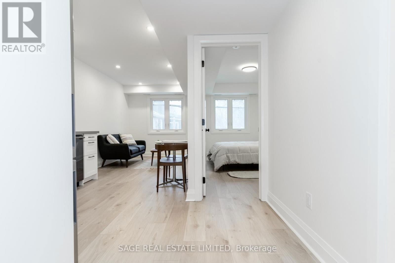 2 - 2413 DUNDAS STREET WEST Image 15