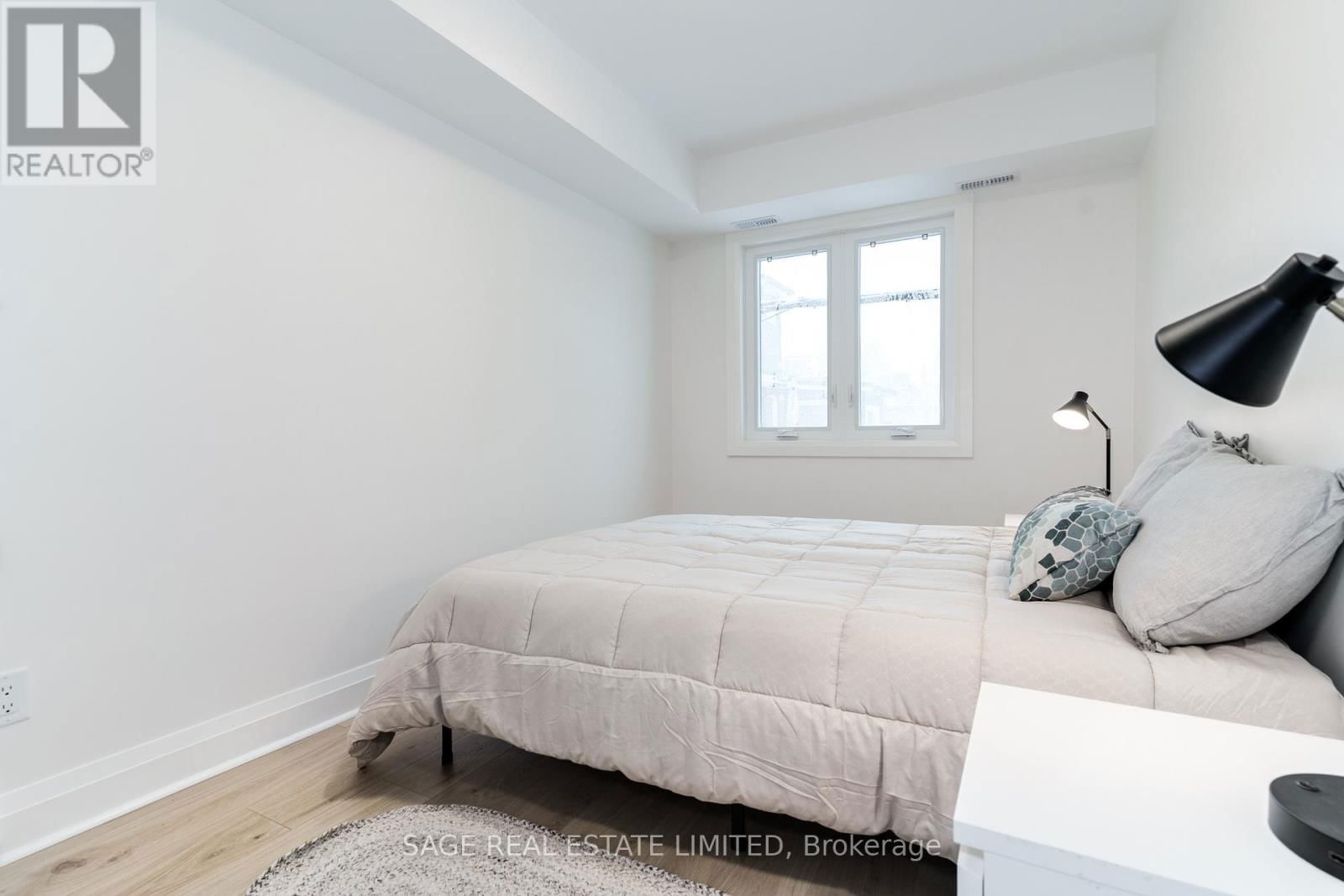 2 - 2413 DUNDAS STREET WEST Image 16