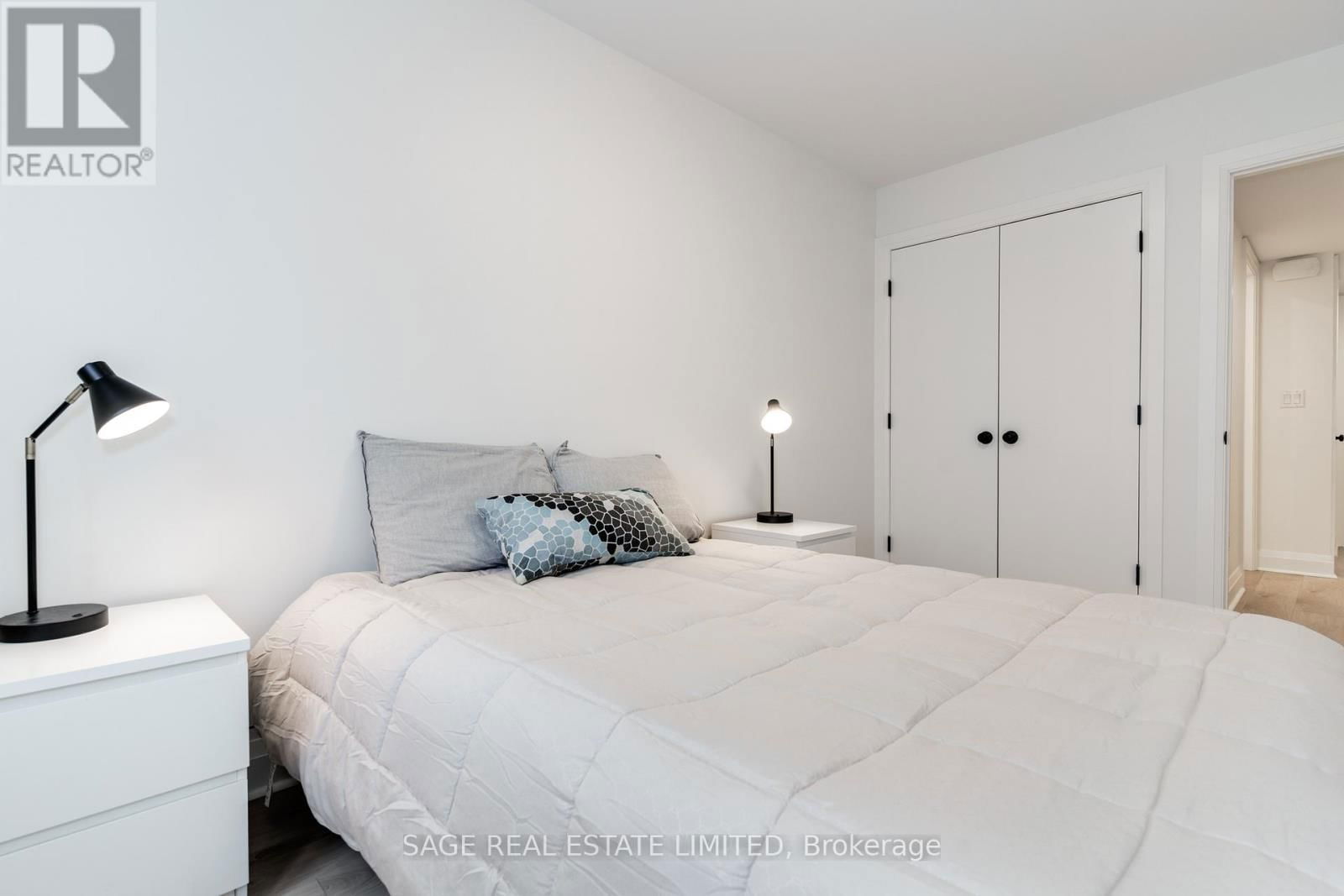 2 - 2413 DUNDAS STREET WEST Image 17