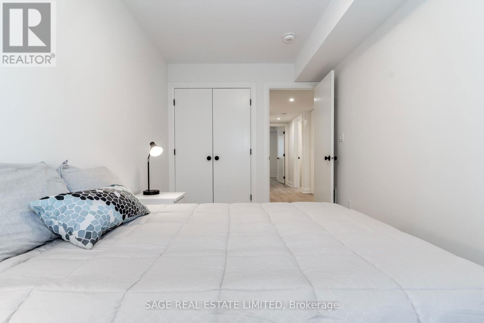 2 - 2413 DUNDAS STREET WEST Image 18
