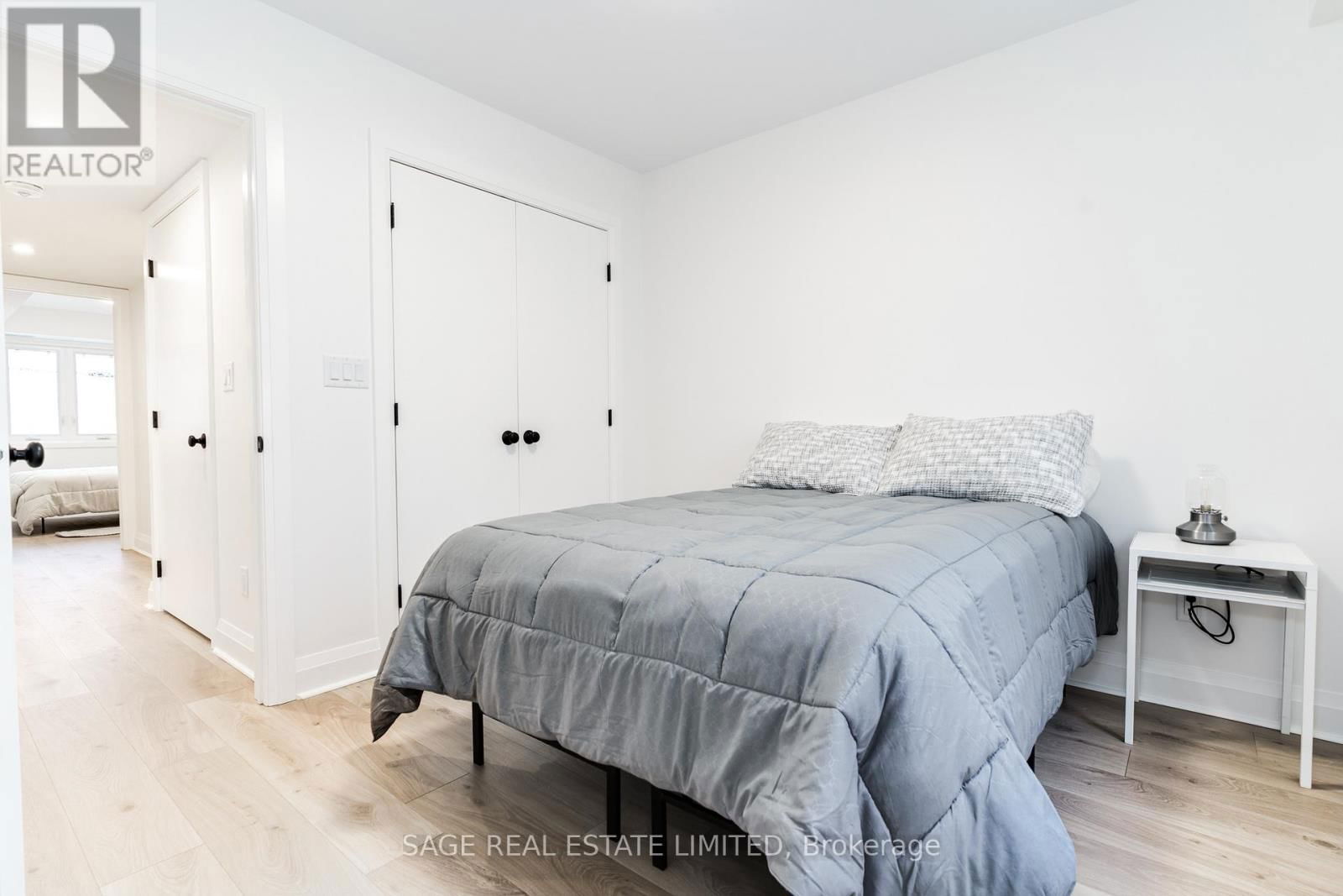 2 - 2413 DUNDAS STREET WEST Image 23