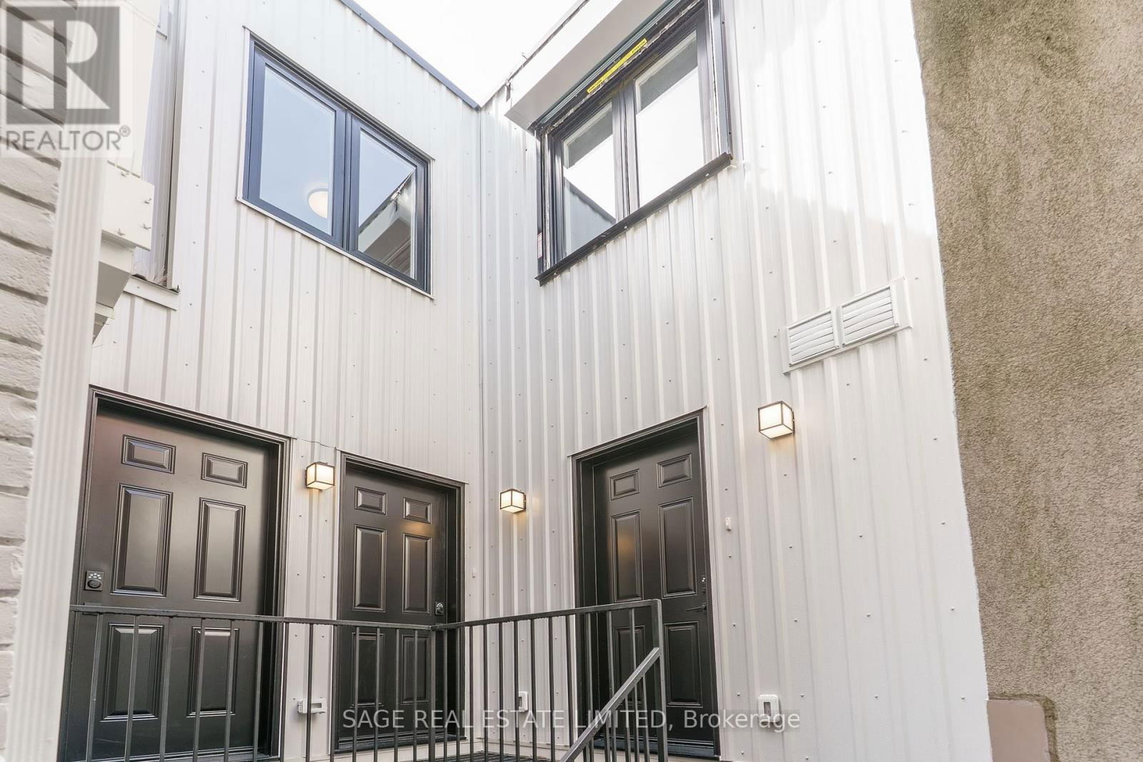 2 - 2413 DUNDAS STREET WEST Image 32