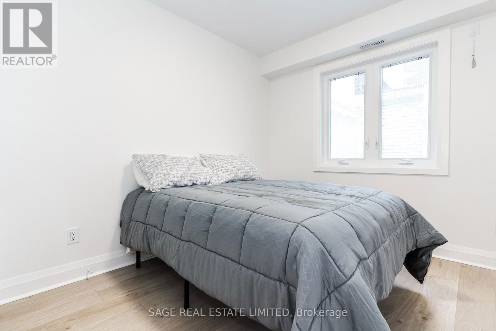 2 - 2413 DUNDAS STREET WEST Image 4