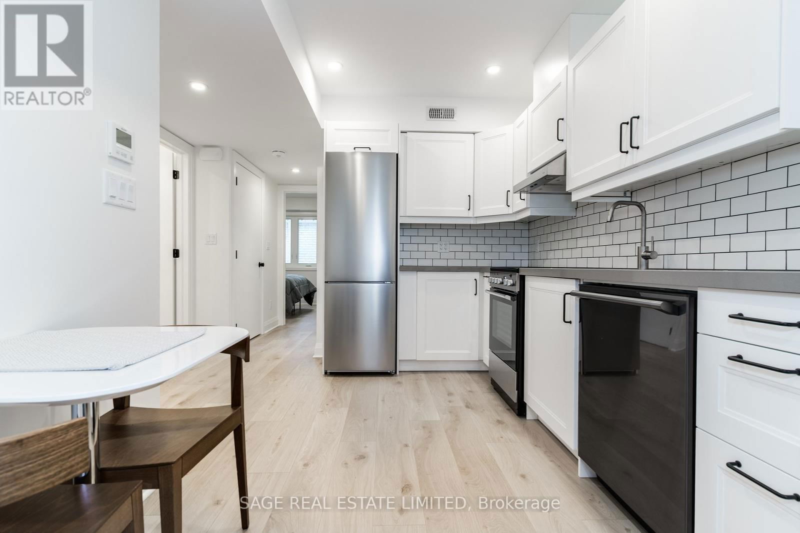 2 - 2413 DUNDAS STREET WEST Image 9