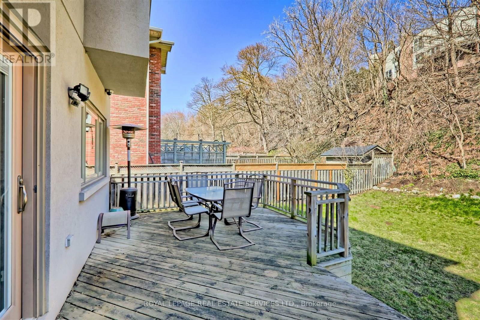 17 WORTHINGTON CRESCENT Image 37