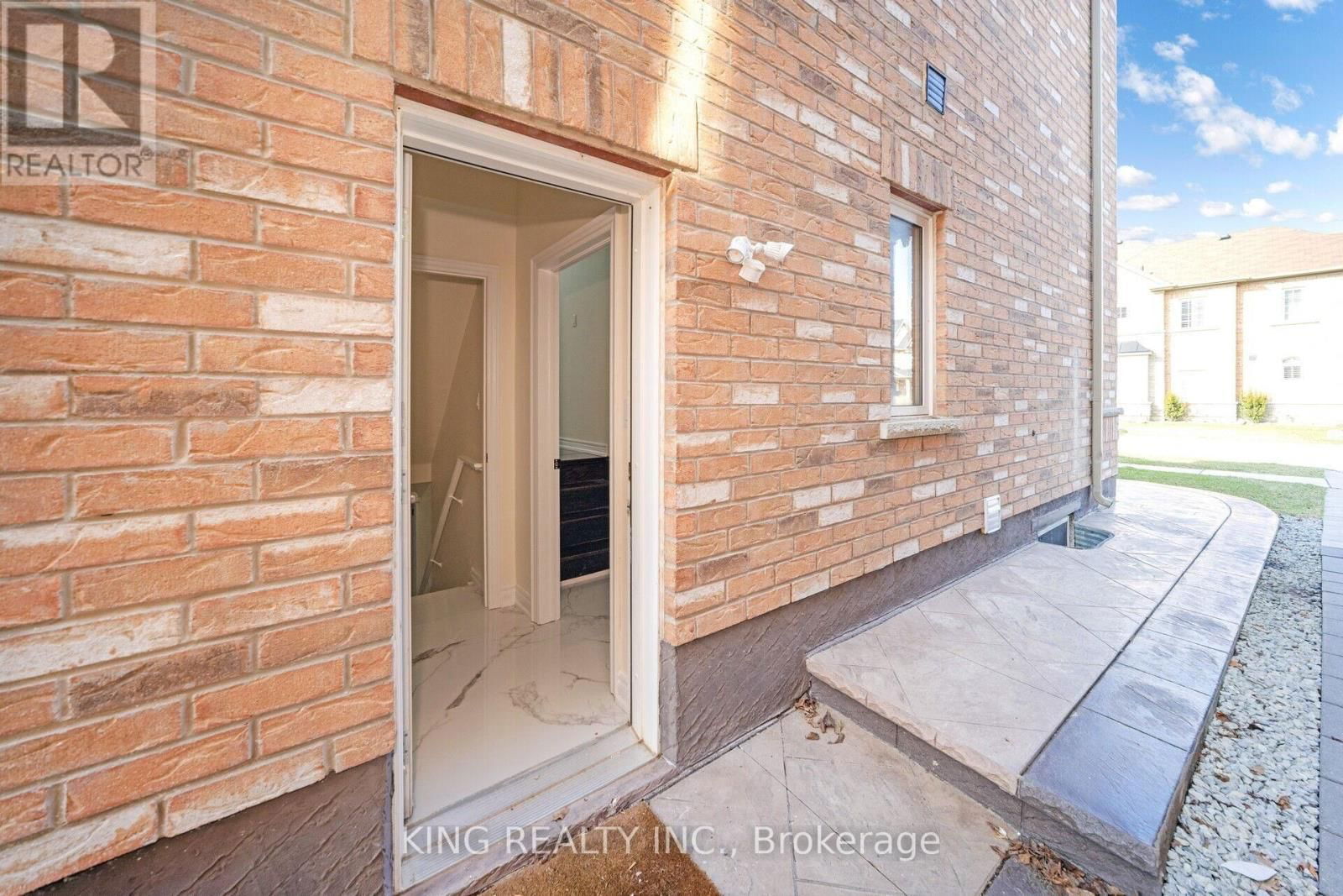 52 HAVERSTOCK CRESCENT Image 37