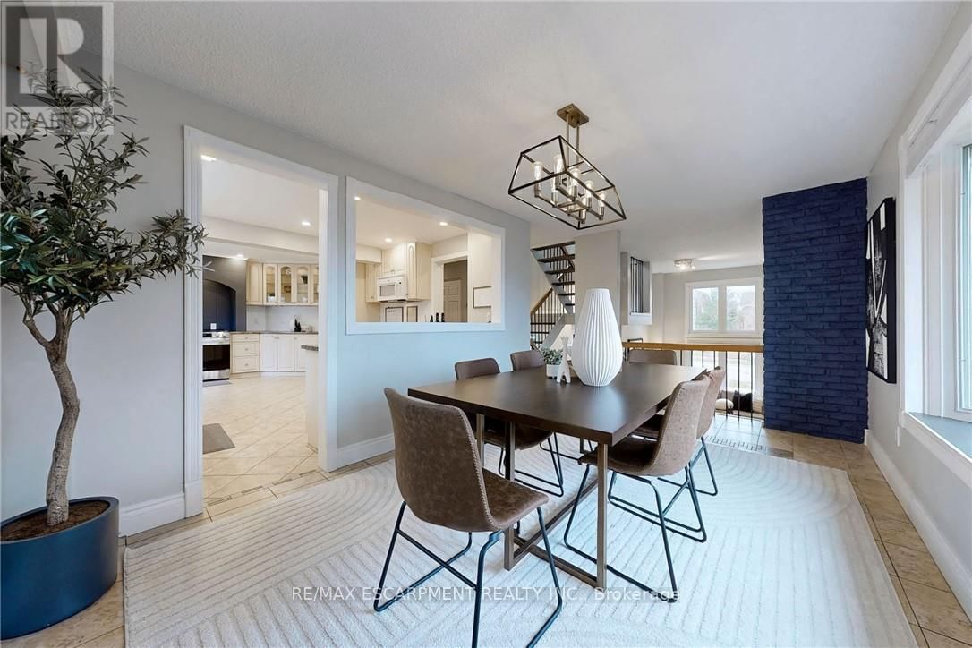 2368 CAVENDISH DRIVE Image 10