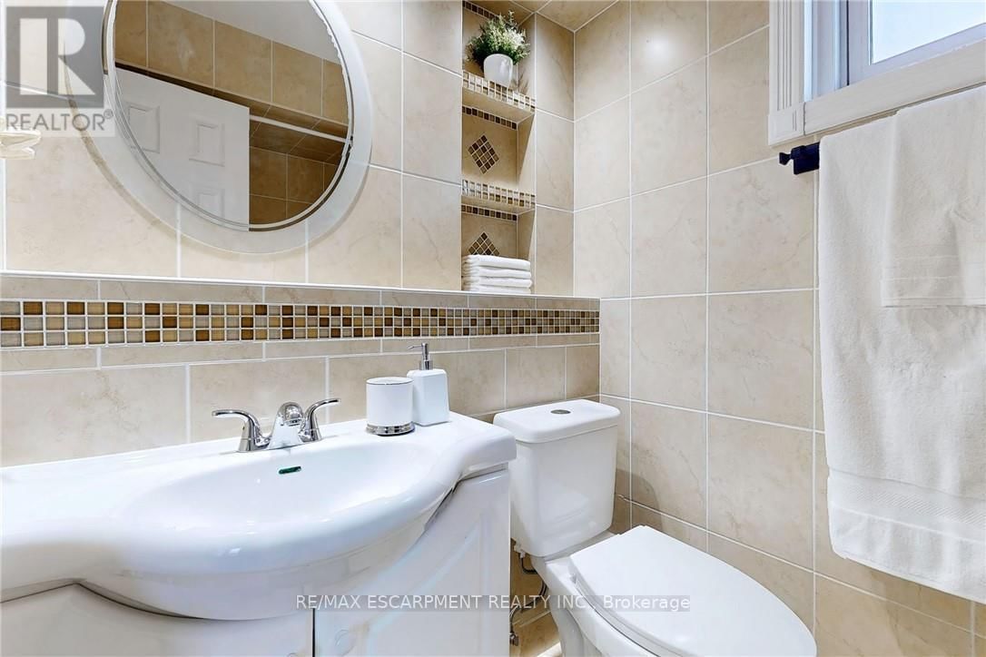 2368 CAVENDISH DRIVE Image 18