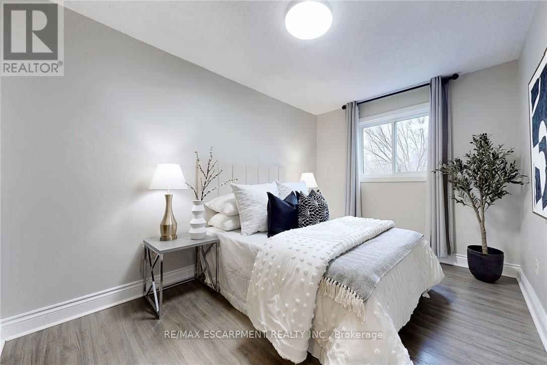 2368 CAVENDISH DRIVE Image 22
