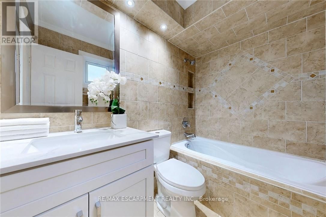 2368 CAVENDISH DRIVE Image 26