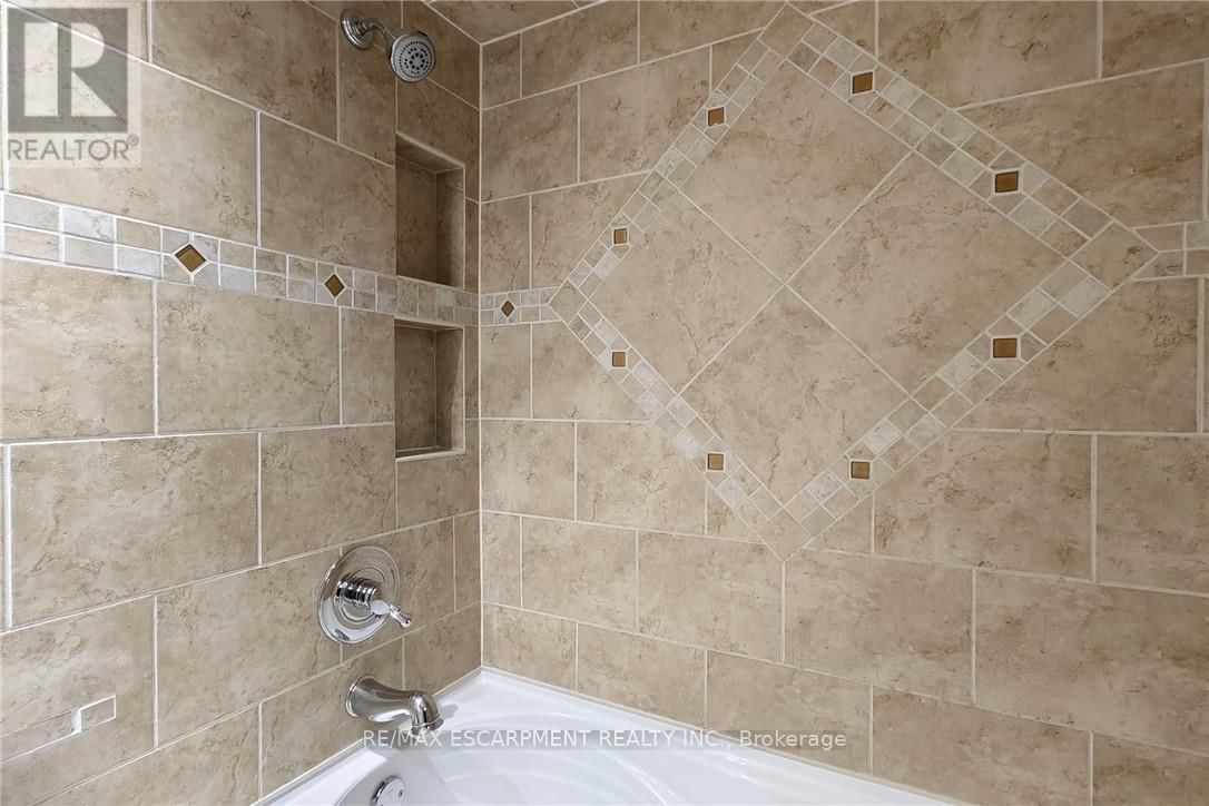 2368 CAVENDISH DRIVE Image 28