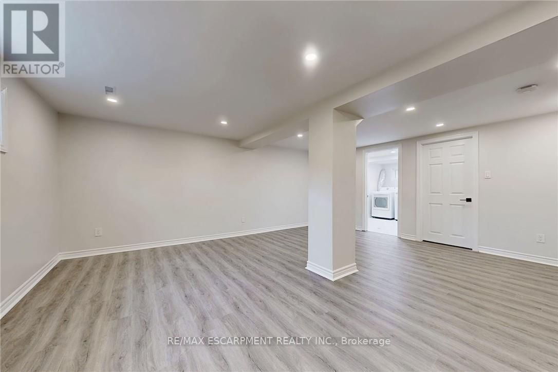 2368 CAVENDISH DRIVE Image 32