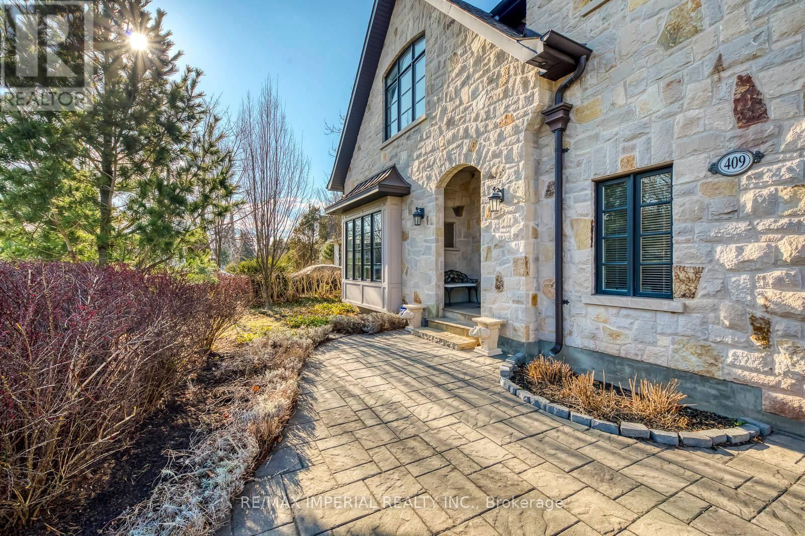 409 VALLEY DRIVE Image 6