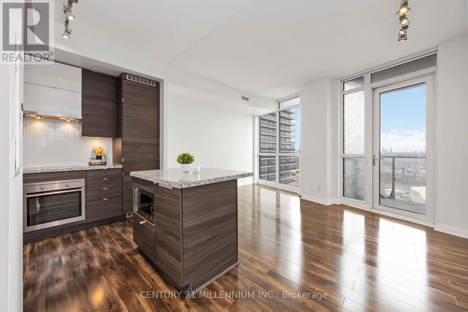 2108 - 59 ANNIE CRAIG DRIVE Image 3