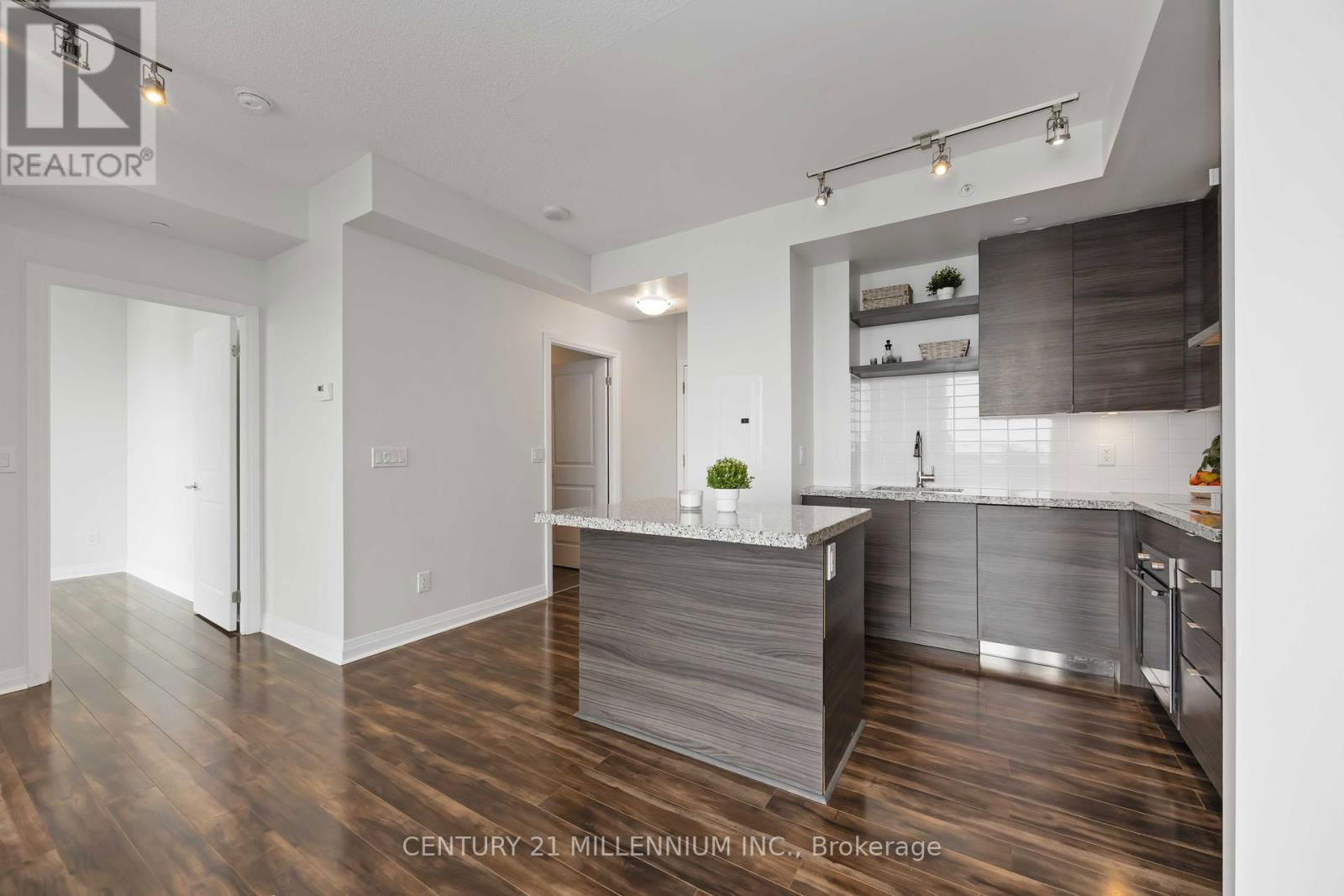 2108 - 59 ANNIE CRAIG DRIVE Image 4