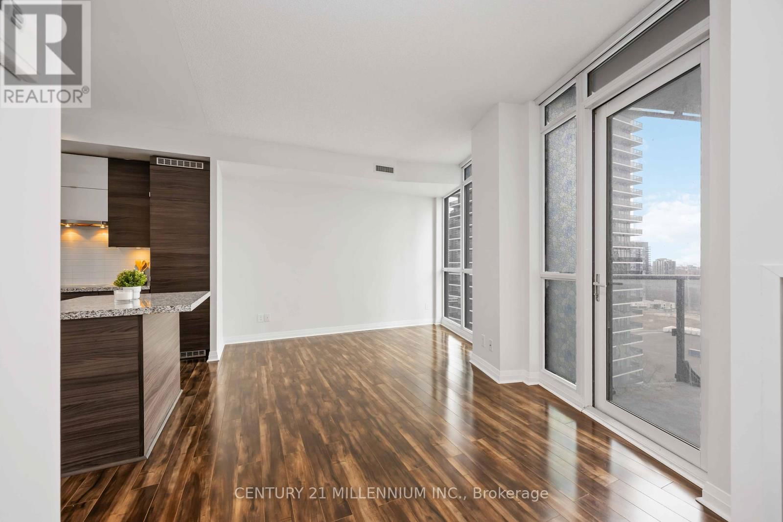 2108 - 59 ANNIE CRAIG DRIVE Image 6
