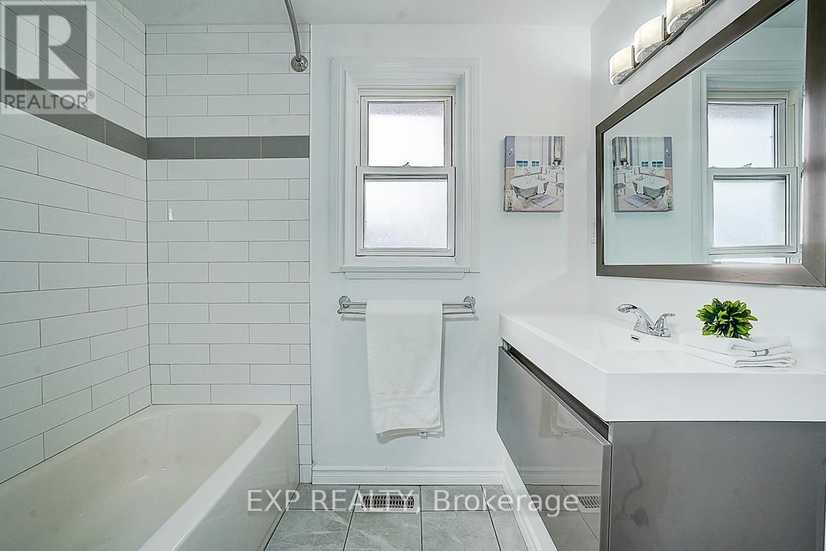 11 TULLAMORE ROAD Image 32