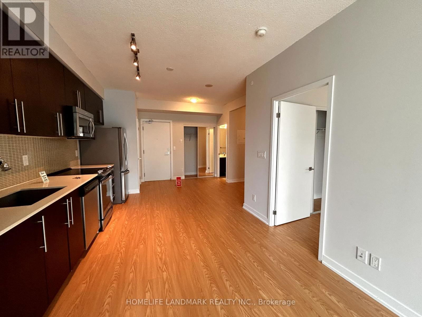 3006 - 510 CURRAN PLACE Image 2