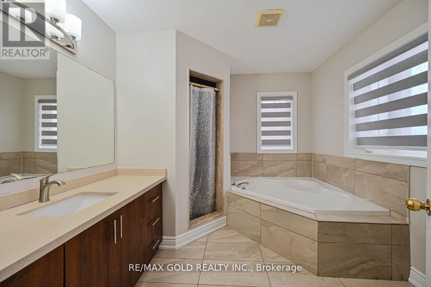 37 REDWILLOW ROAD Image 24