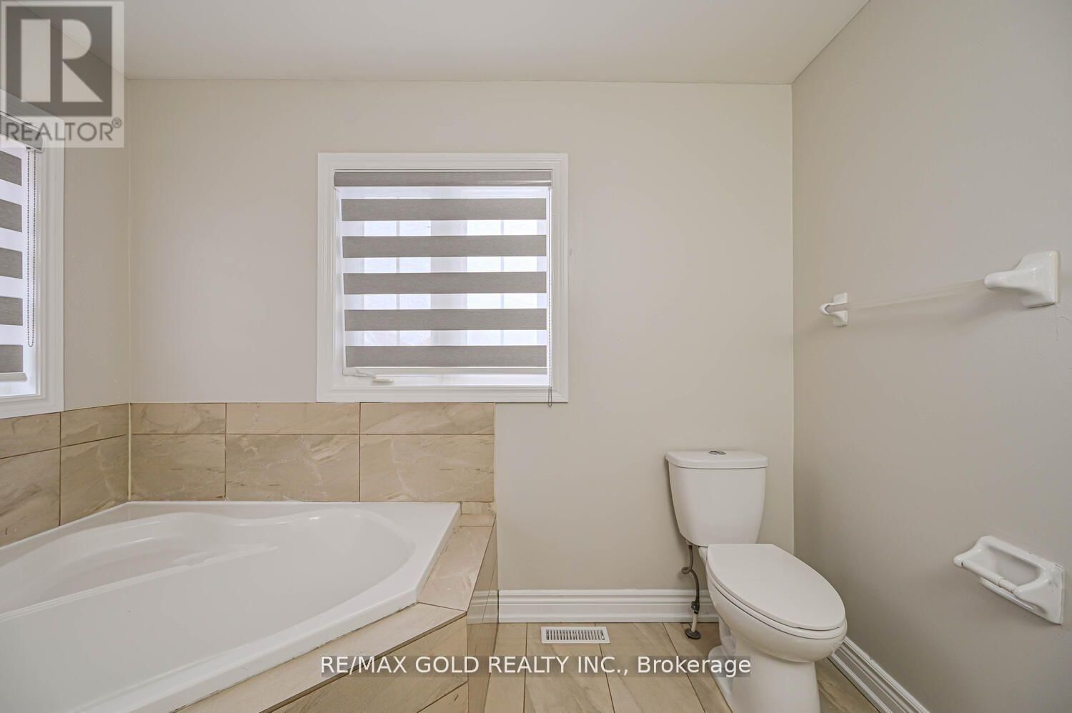 37 REDWILLOW ROAD Image 26