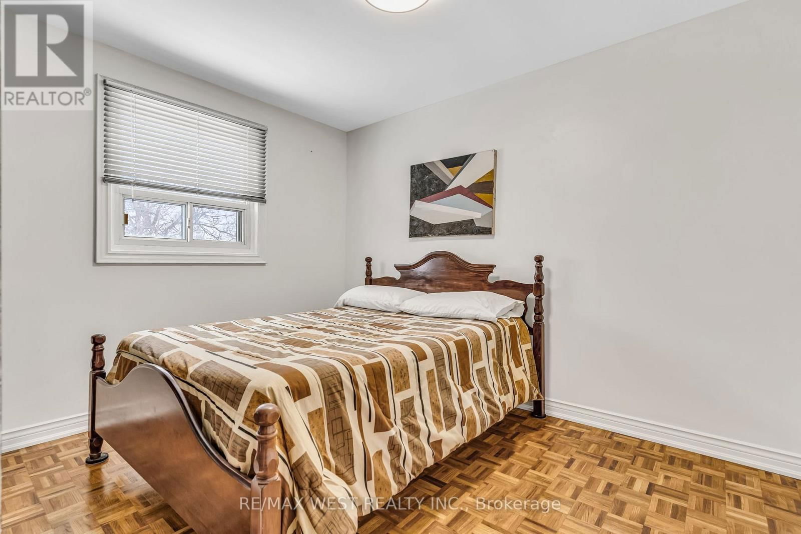 10 GREENWOOD CRESCENT Image 32