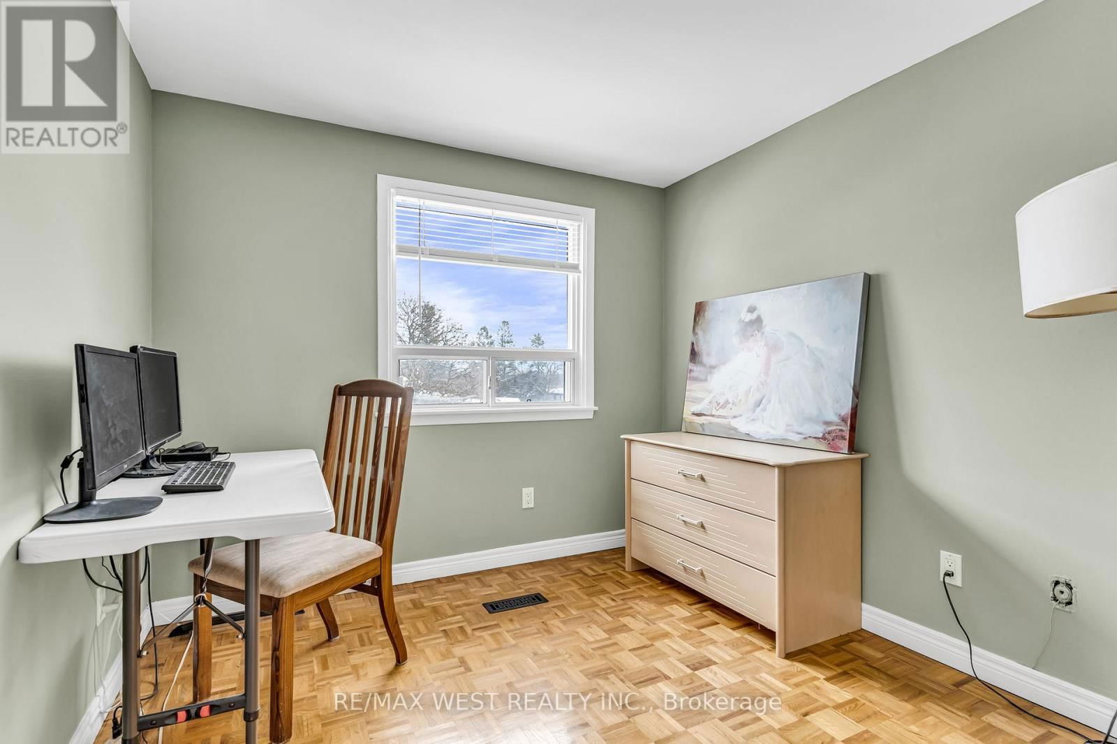 10 GREENWOOD CRESCENT Image 36