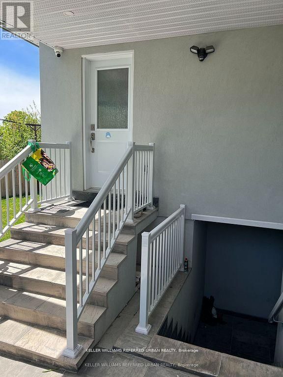141 GRACEFIELD AVENUE Image 21
