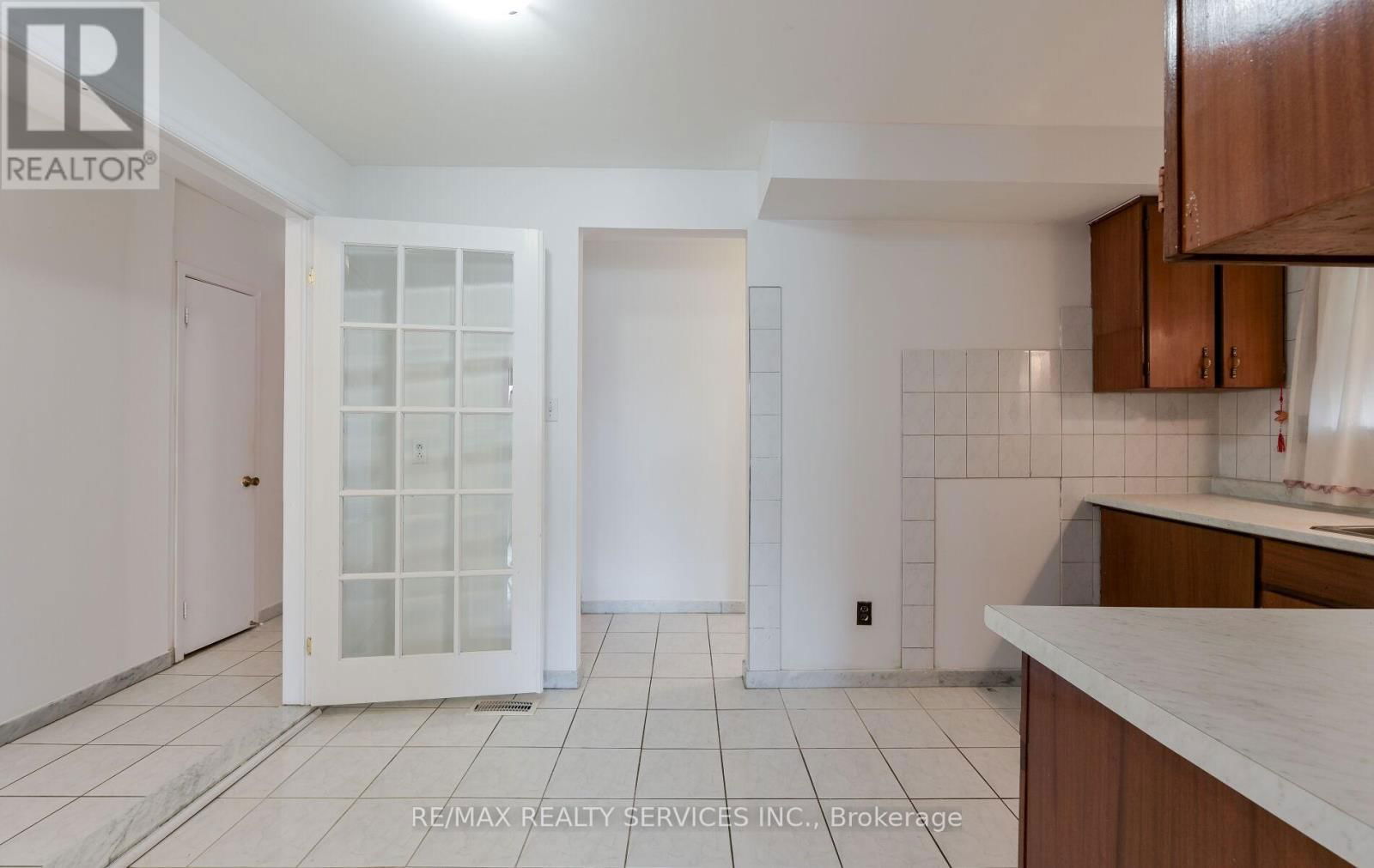 140 CLARENCE STREET Image 12