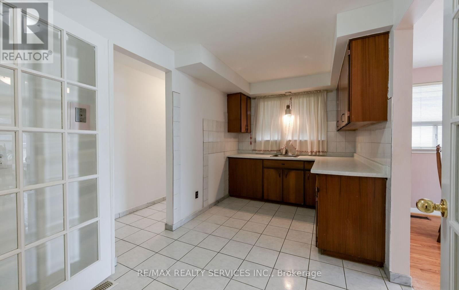 140 CLARENCE STREET Image 14